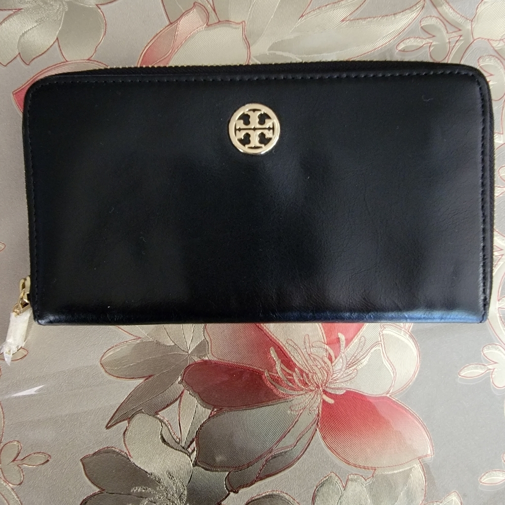 Tory Burch long wallet